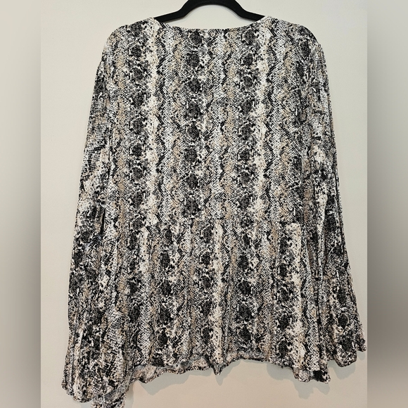 Savanna Jane Size 3X Snakeskin Embroidered Blouse Bell Sleeve Rayon Flowy - Picture 5 of 10